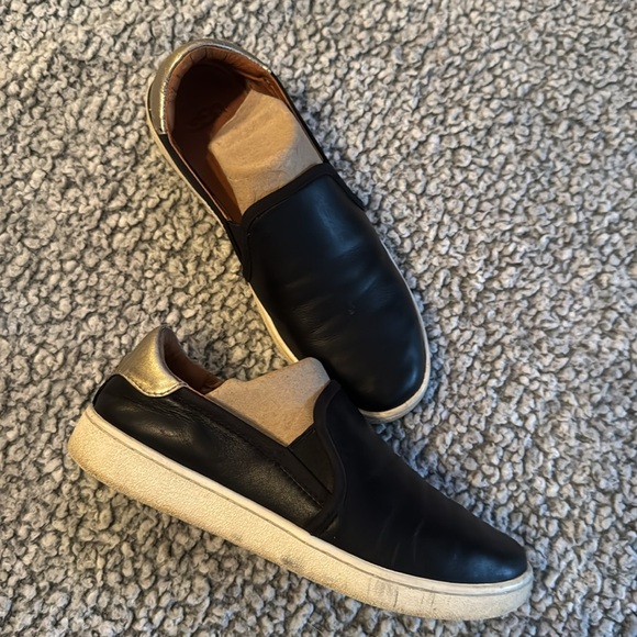 Ugg leather shoes in black size 7 - Picture 4 of 4